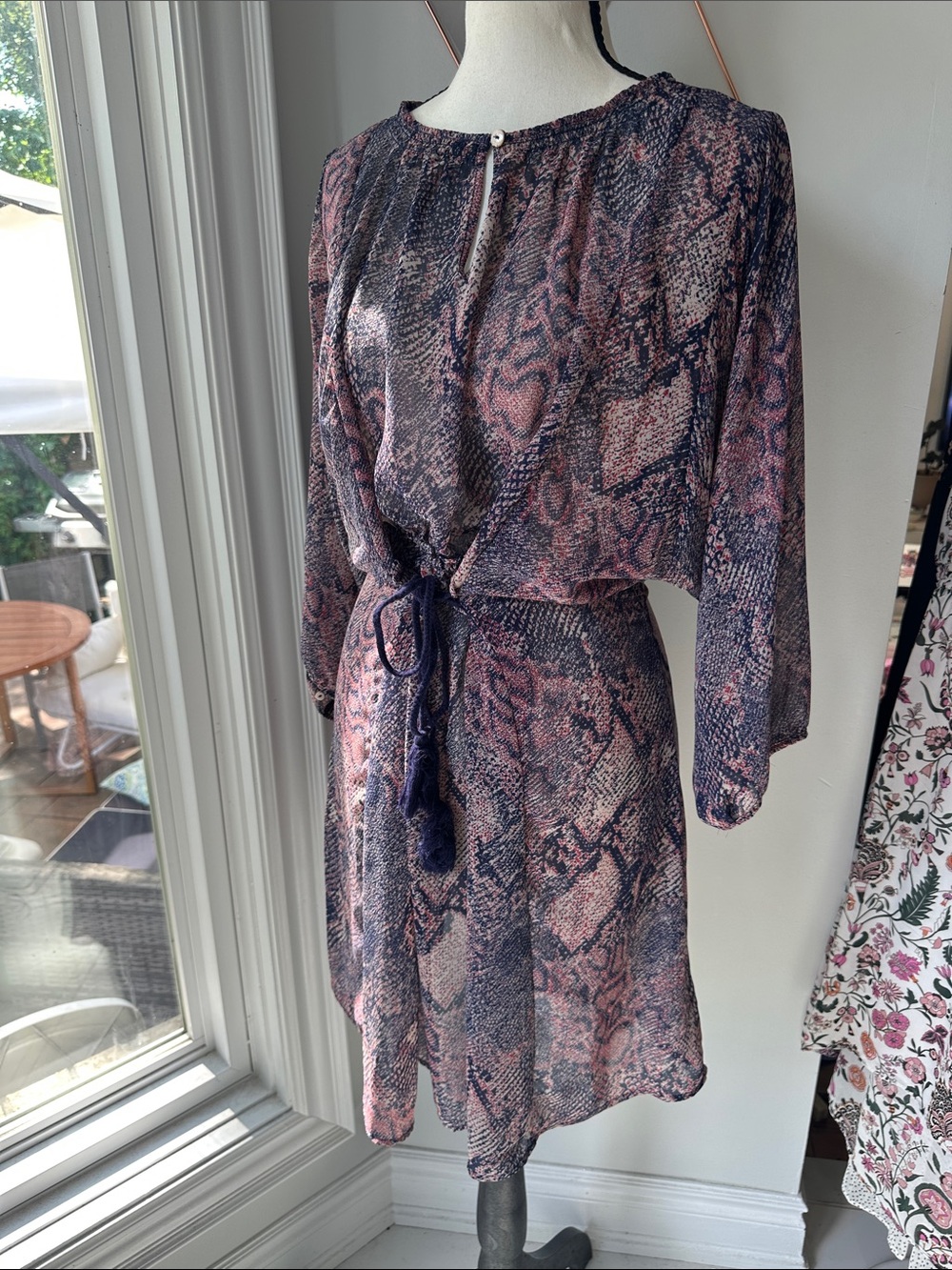 FLOREAT ANTHROPOLOGIE Sheer Snake Skin Print Tie-Waist Dress Pink Navy Medium